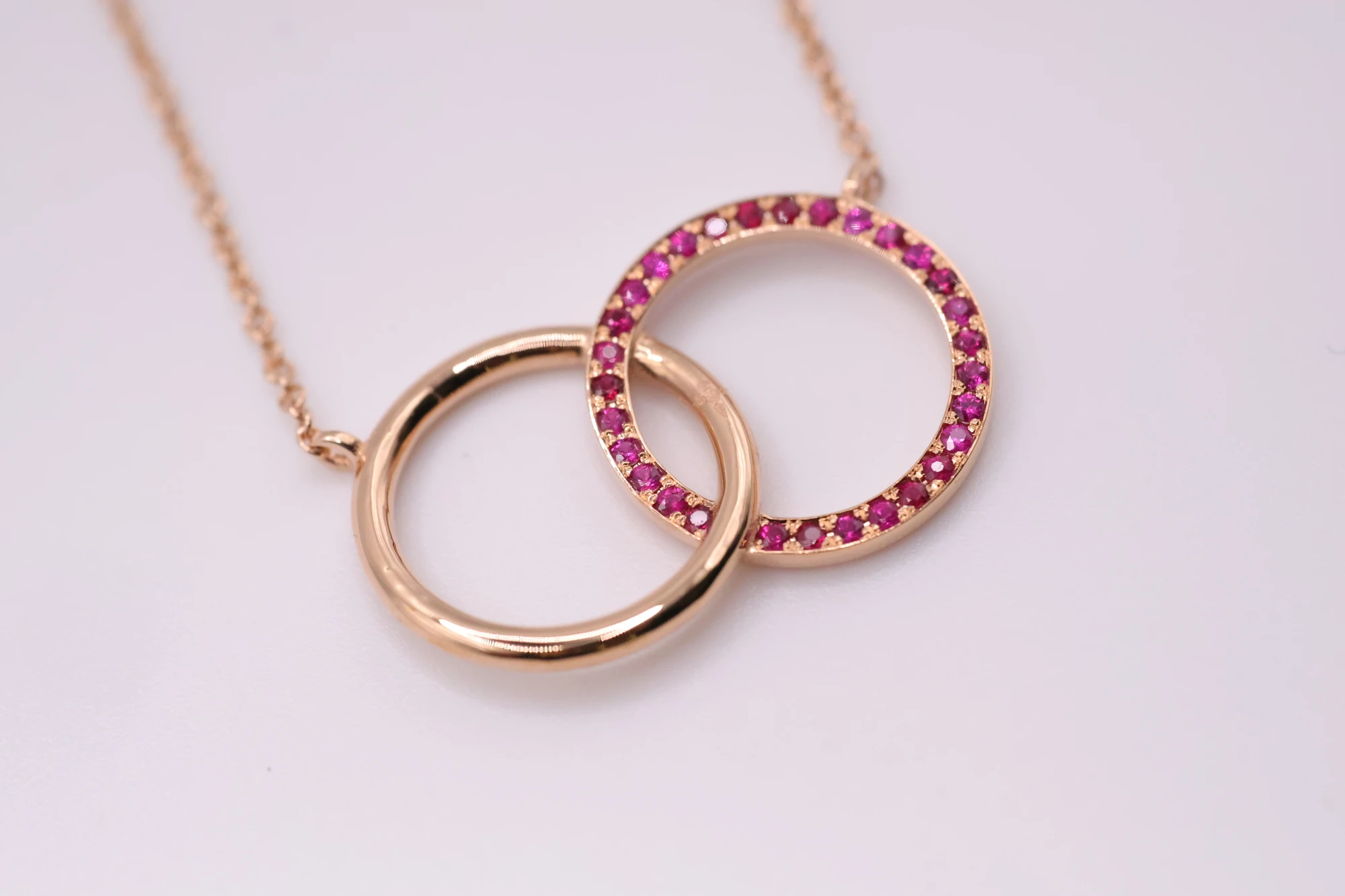 Joyeria Suiza Celta Colgante Irmandade · Oro rosa y rubíes
