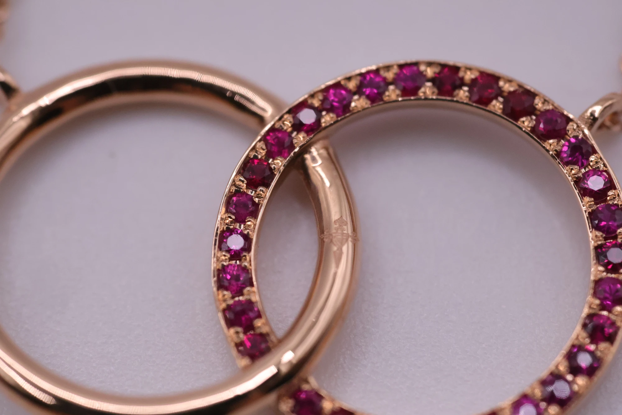 Joyeria Suiza Celta Colgante Irmandade · Oro rosa y rubíes