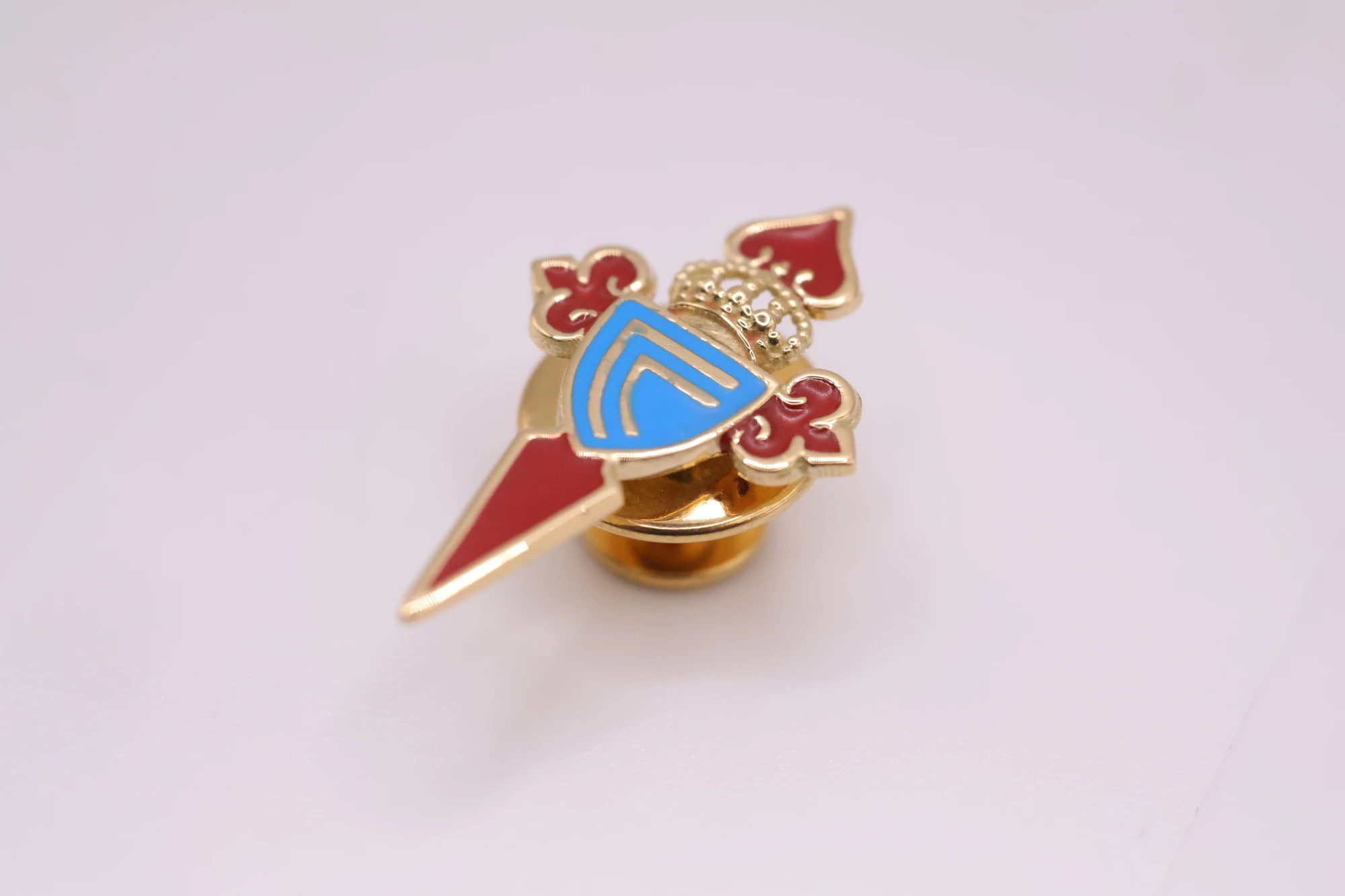 Joyeria Suiza Celta Pin Celeste · Oro amarillo y esmalte