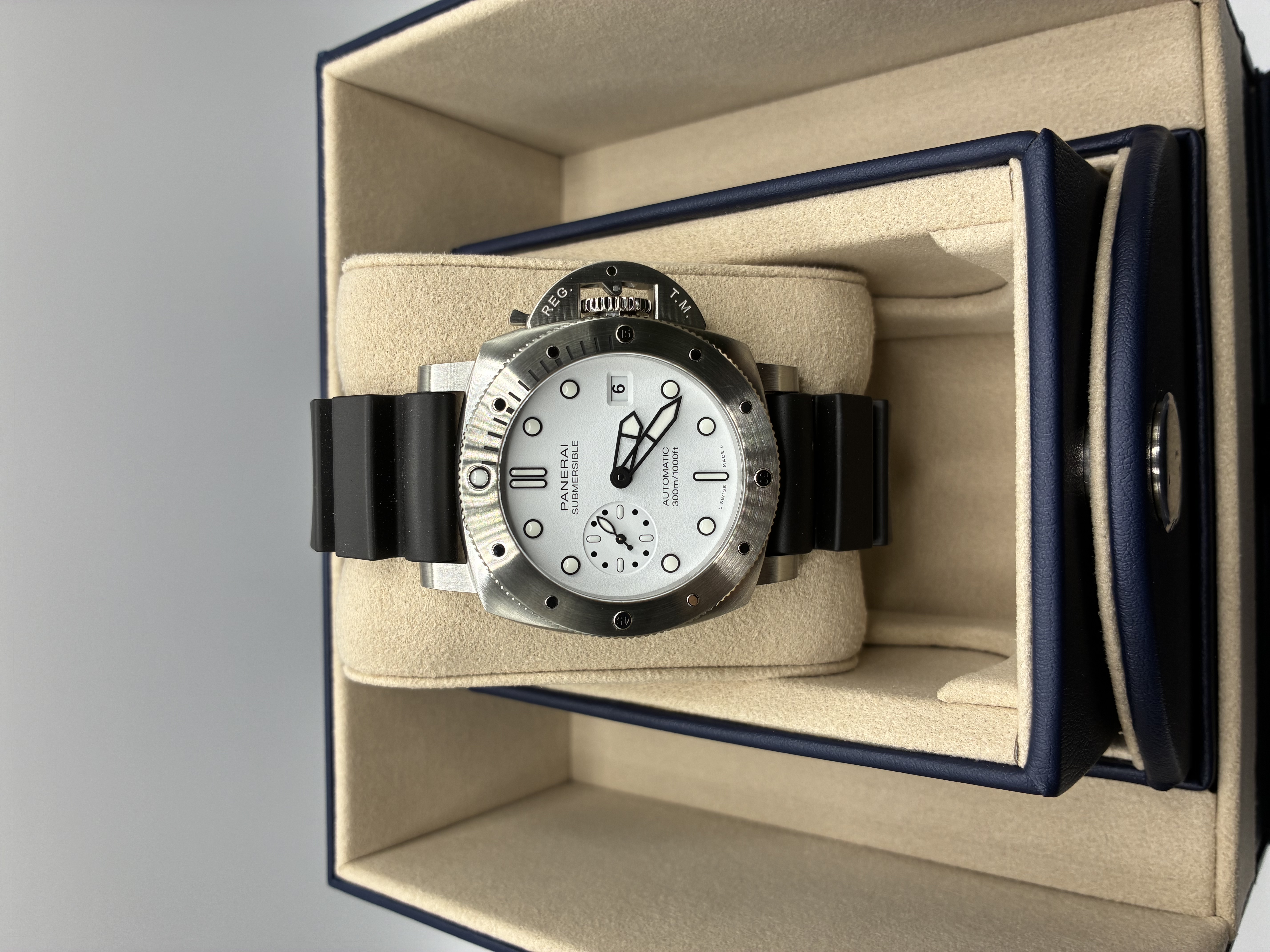 Panerai Submersible Bianco 42mm Pam02223 42mm