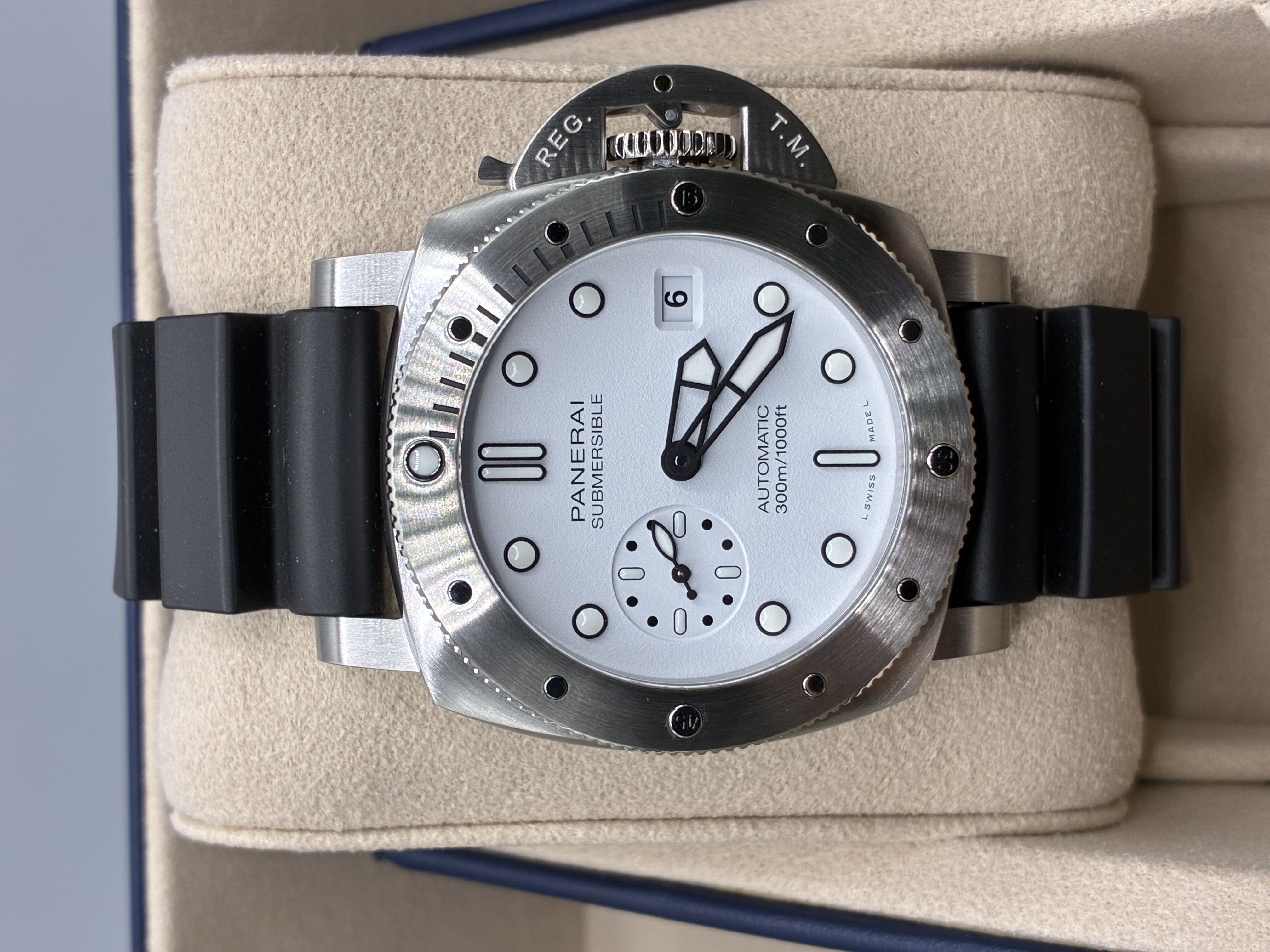 Panerai Submersible Bianco 42mm Pam02223 42mm
