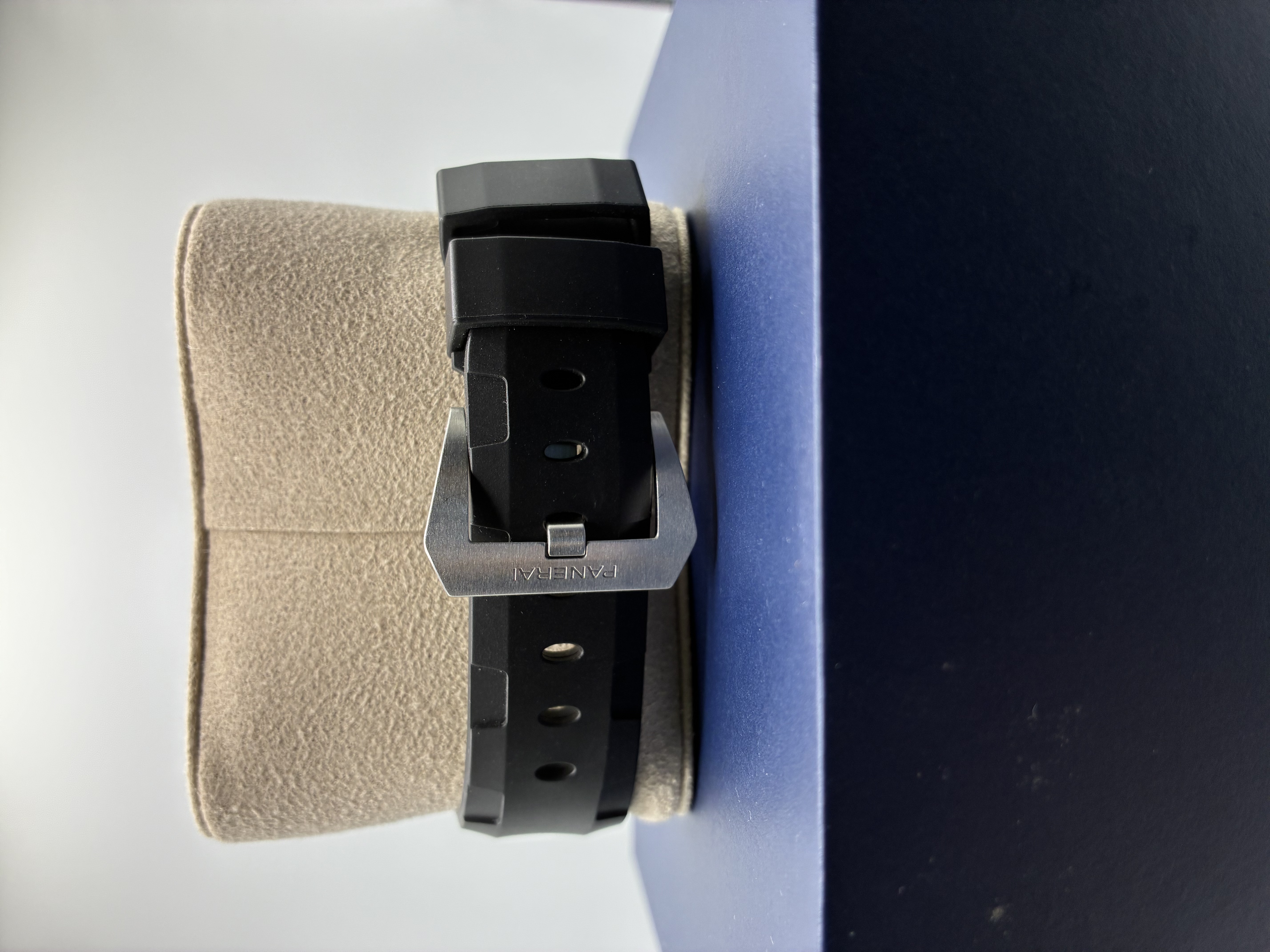 Panerai Submersible Bianco 42mm Pam02223 42mm