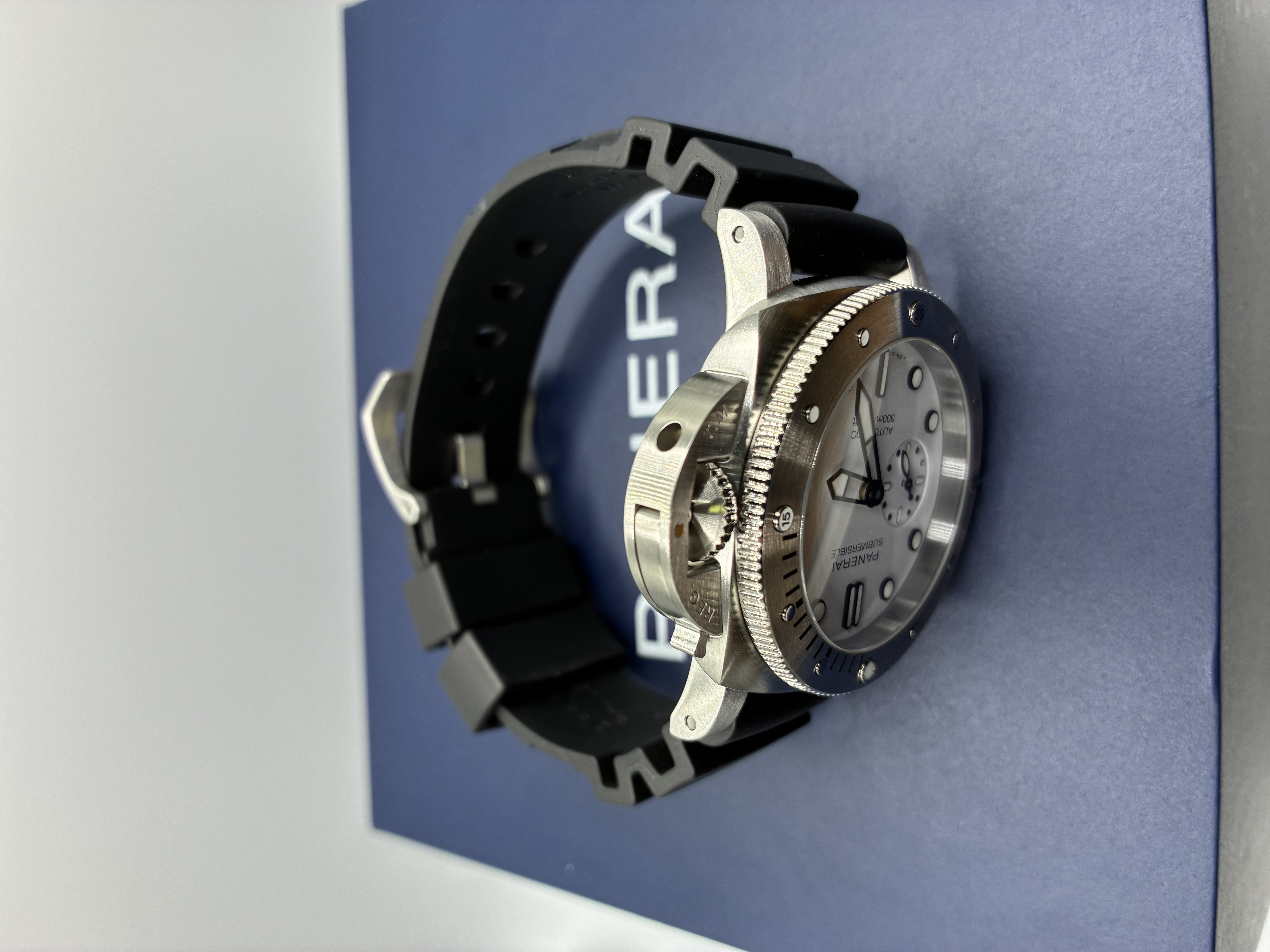 Panerai Submersible Bianco 42mm Pam02223 42mm