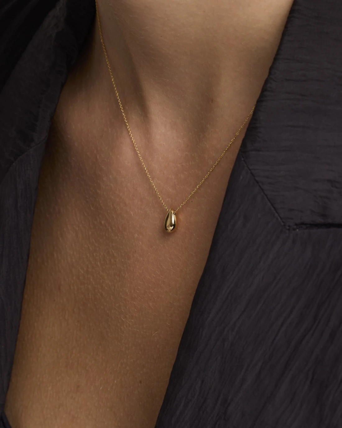 Le Carre Essentials Plain Gold Gota