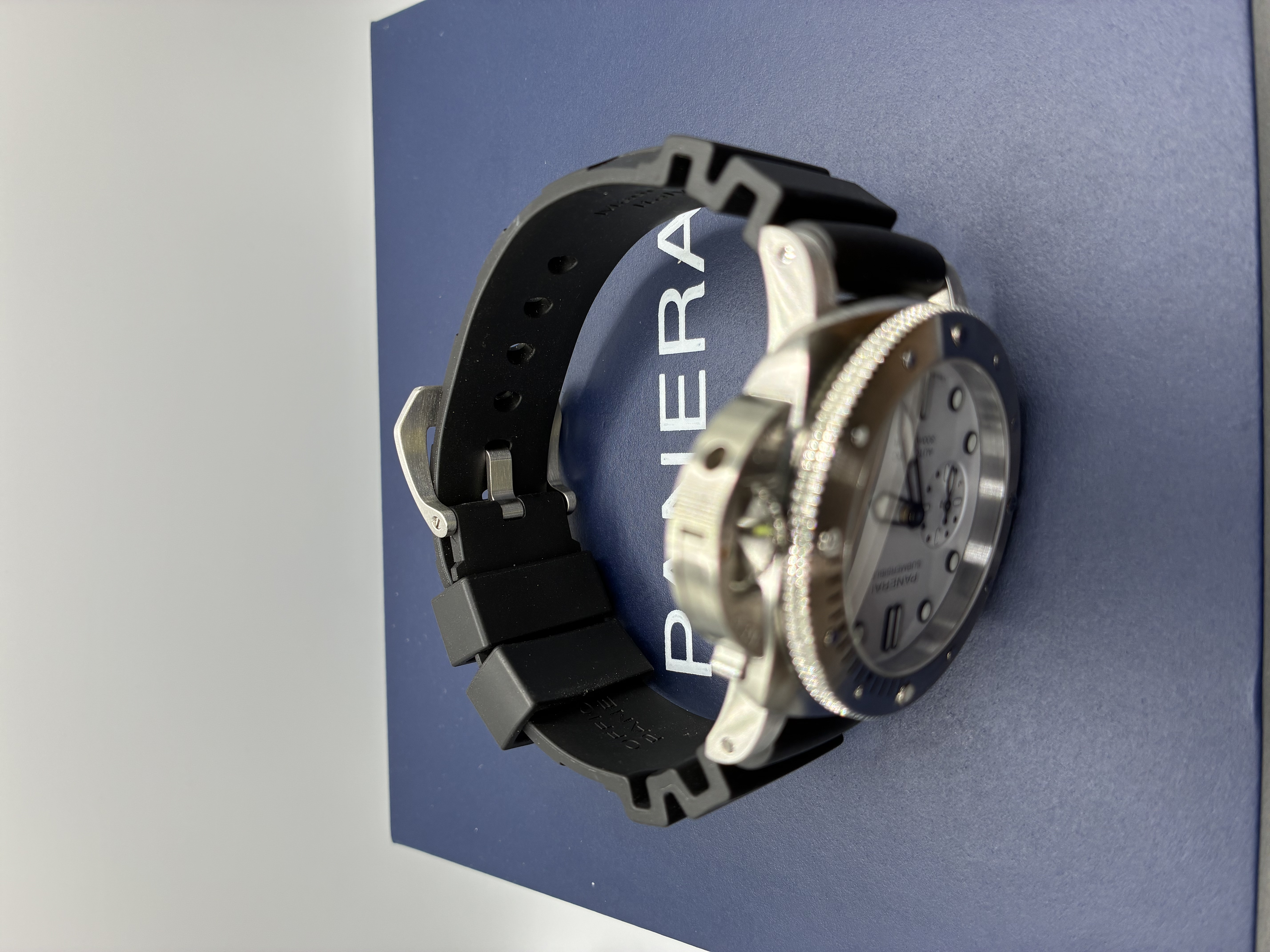 Panerai Submersible Bianco 42mm Pam02223 42mm