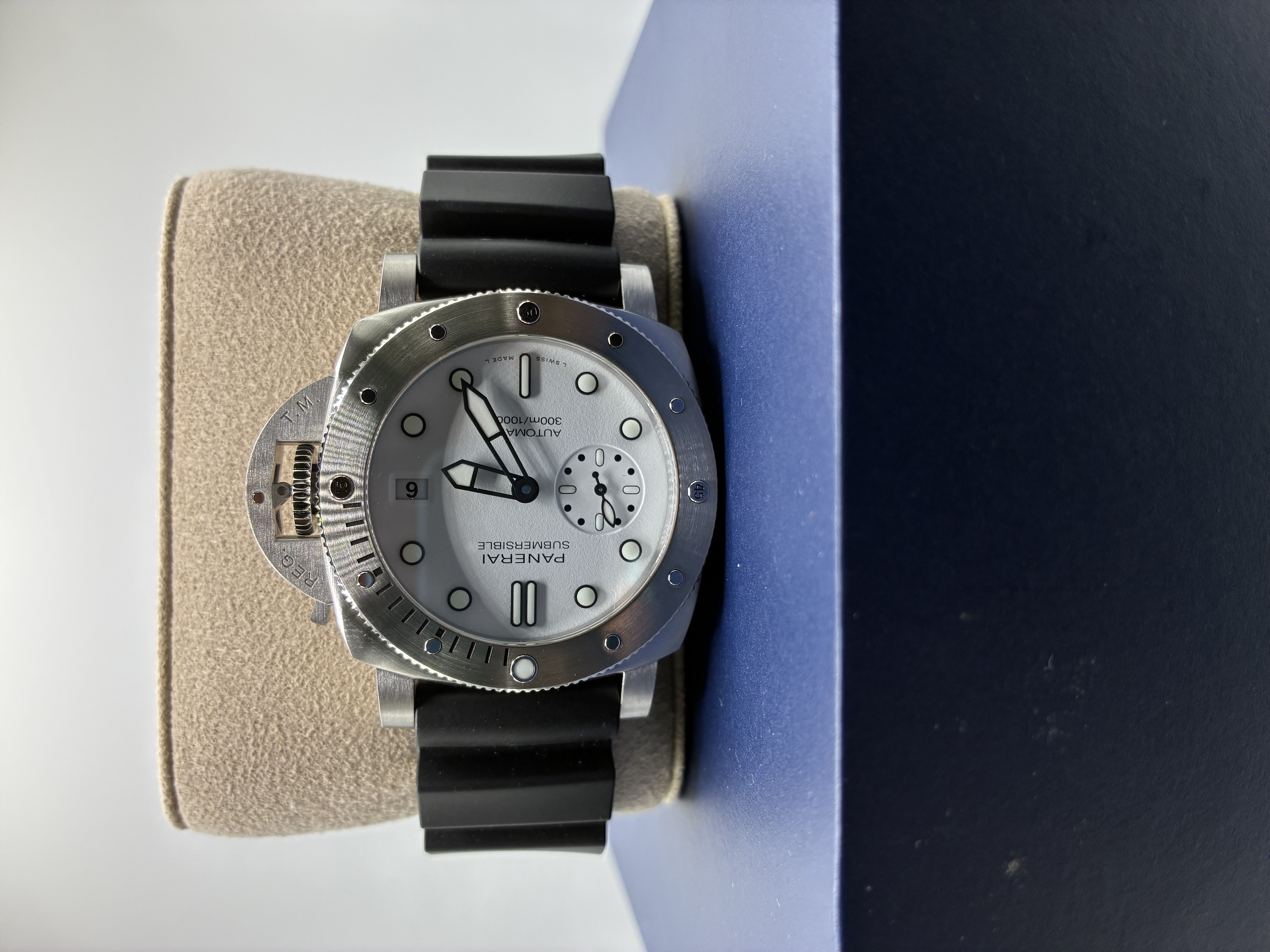Panerai Submersible Bianco 42mm Pam02223 42mm