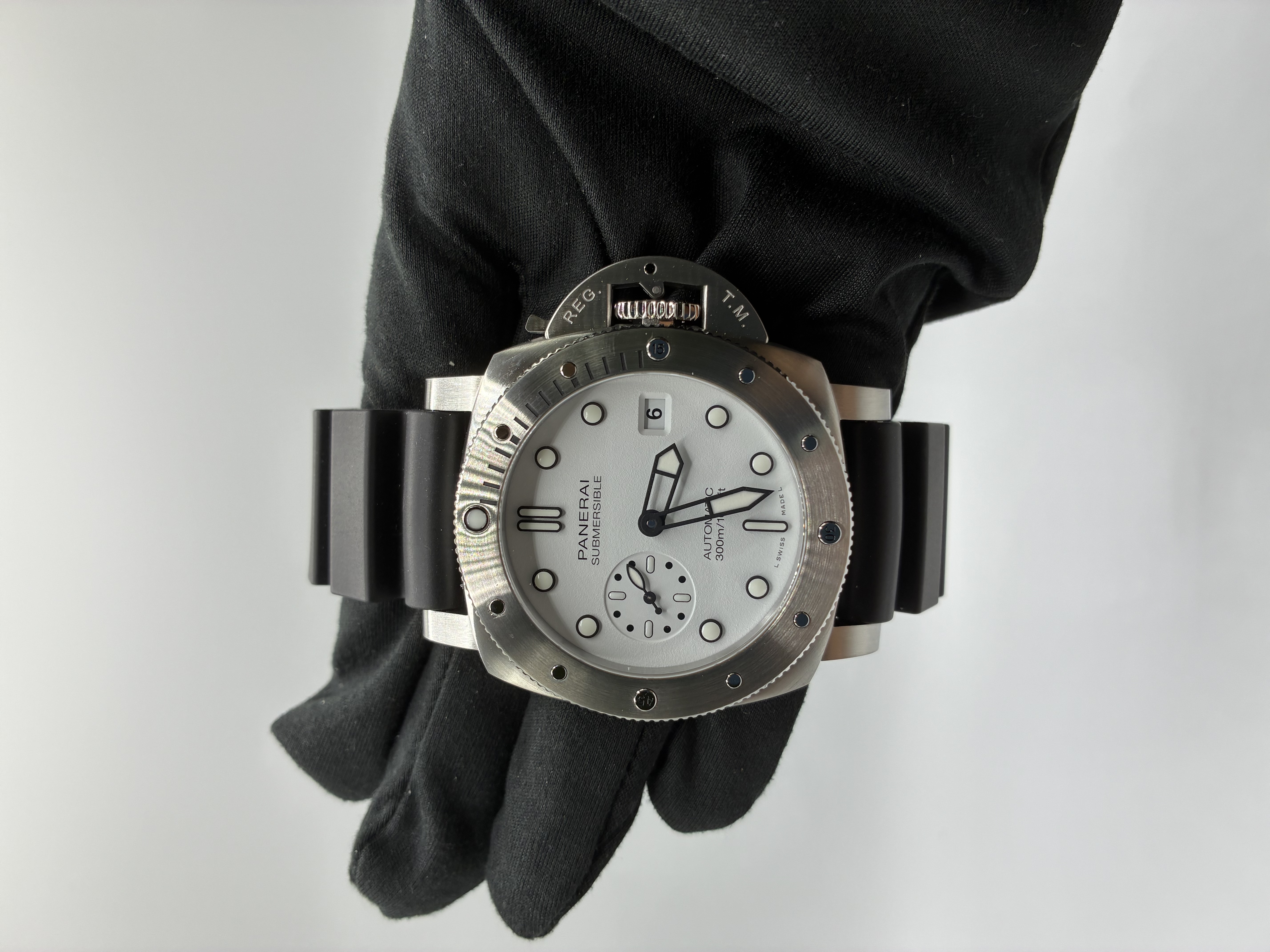 Panerai Submersible Bianco 42mm Pam02223 42mm