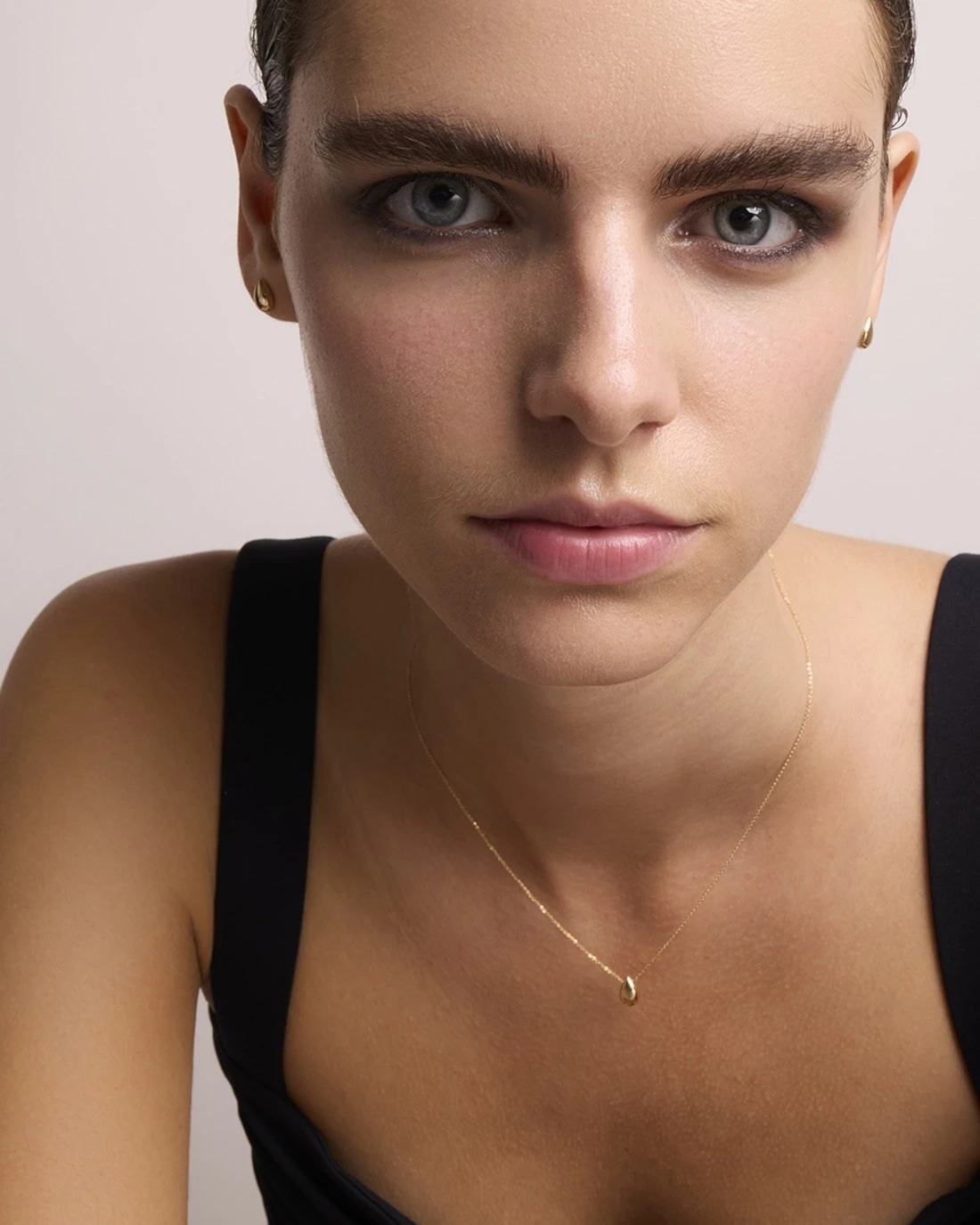 Le Carre Essentials Plain Gold Gota