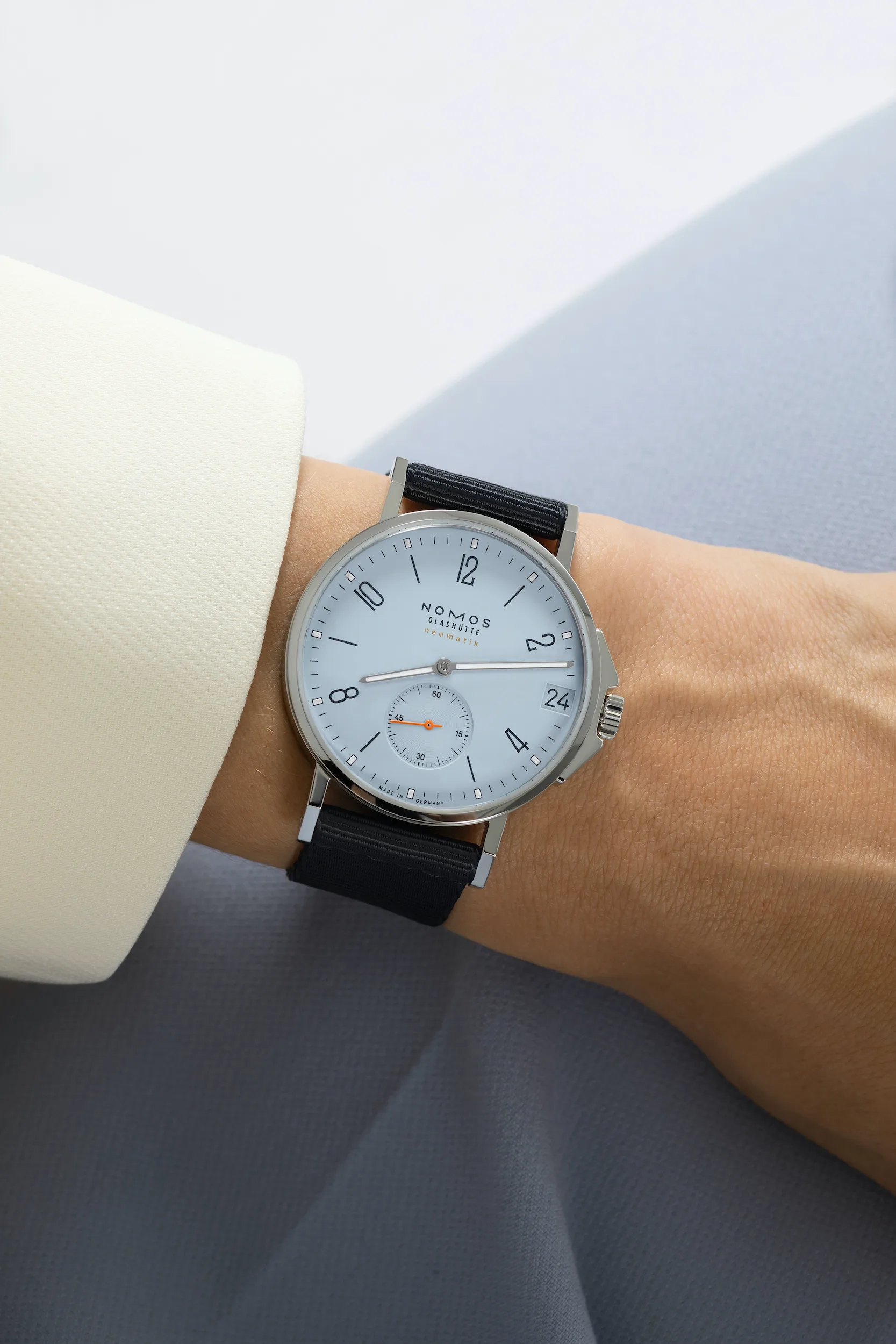 Nomos Ahoi Neomatik 38 Fecha Cielo 38.5mm