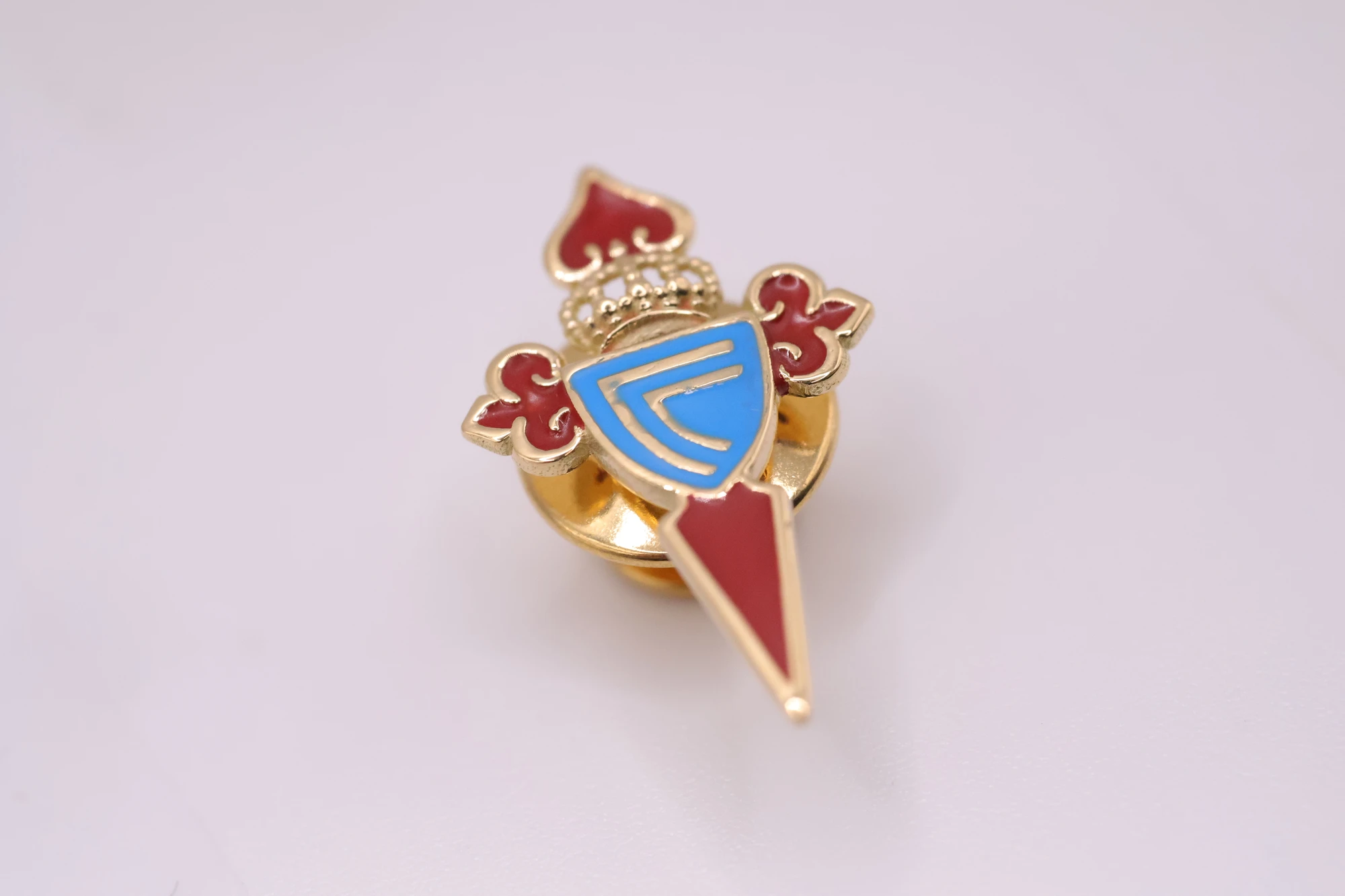 Joyeria Suiza Celta Pin Celeste · Oro amarillo y esmalte