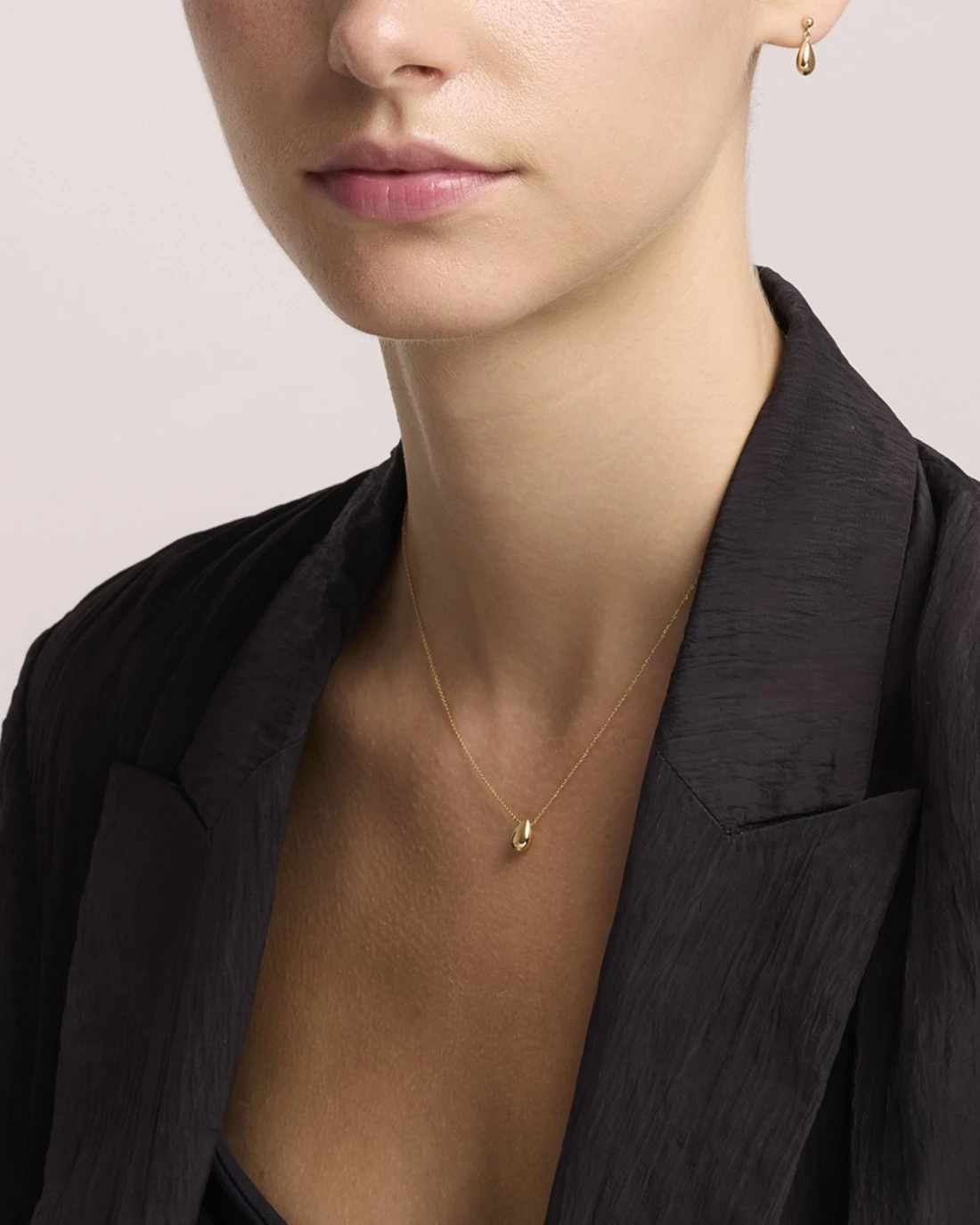 Le Carre Essentials Plain Gold Gota