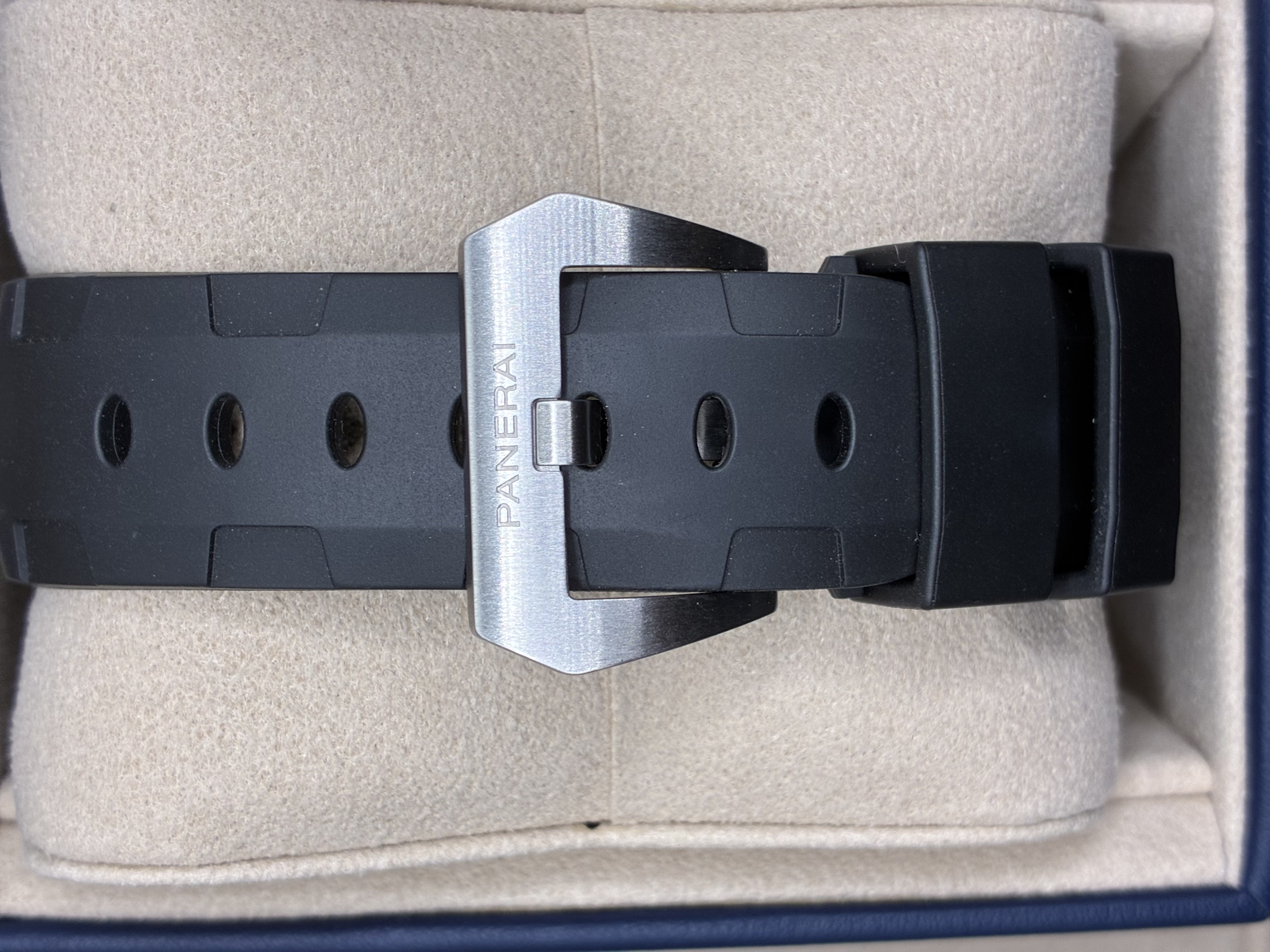Panerai Submersible Bianco 42mm Pam02223 42mm
