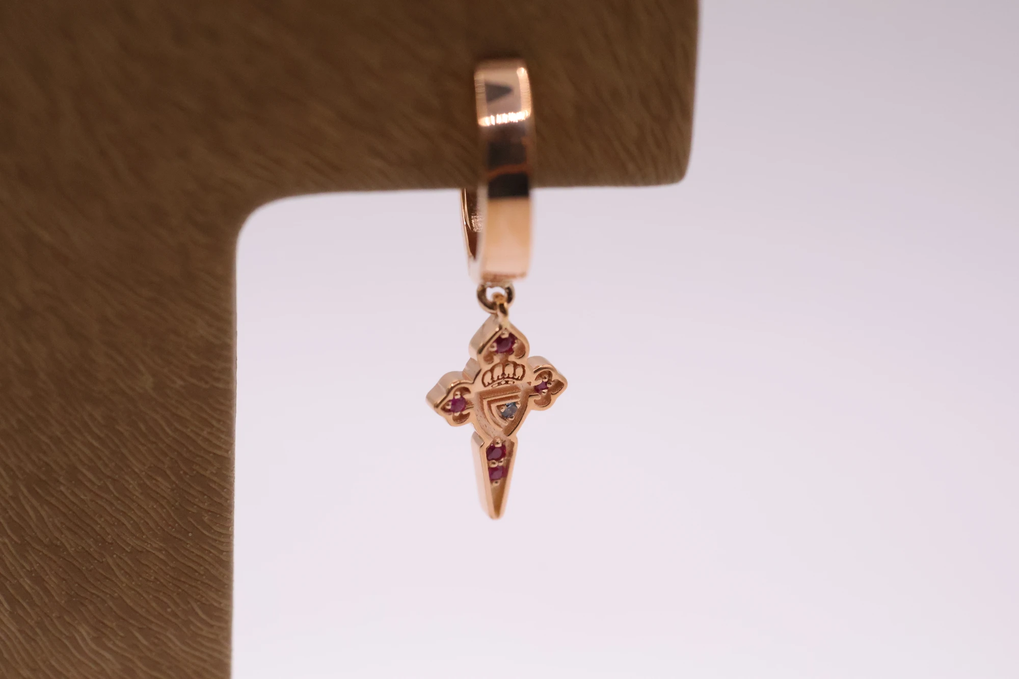 Joyeria Suiza Celta Pendientes Balaídos · Oro rosa, aguamarinas y rubíes