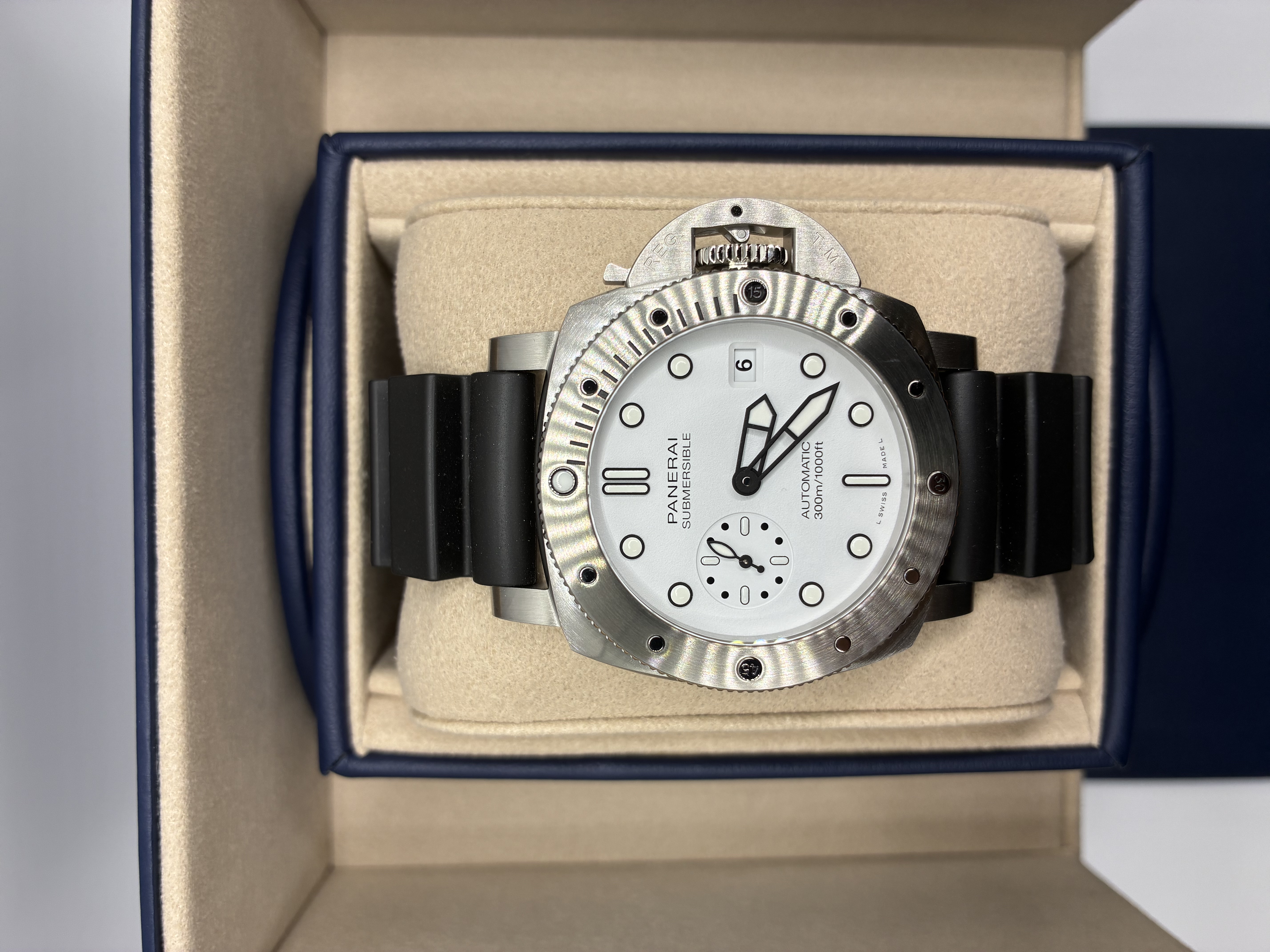 Panerai Submersible Bianco 42mm Pam02223 42mm