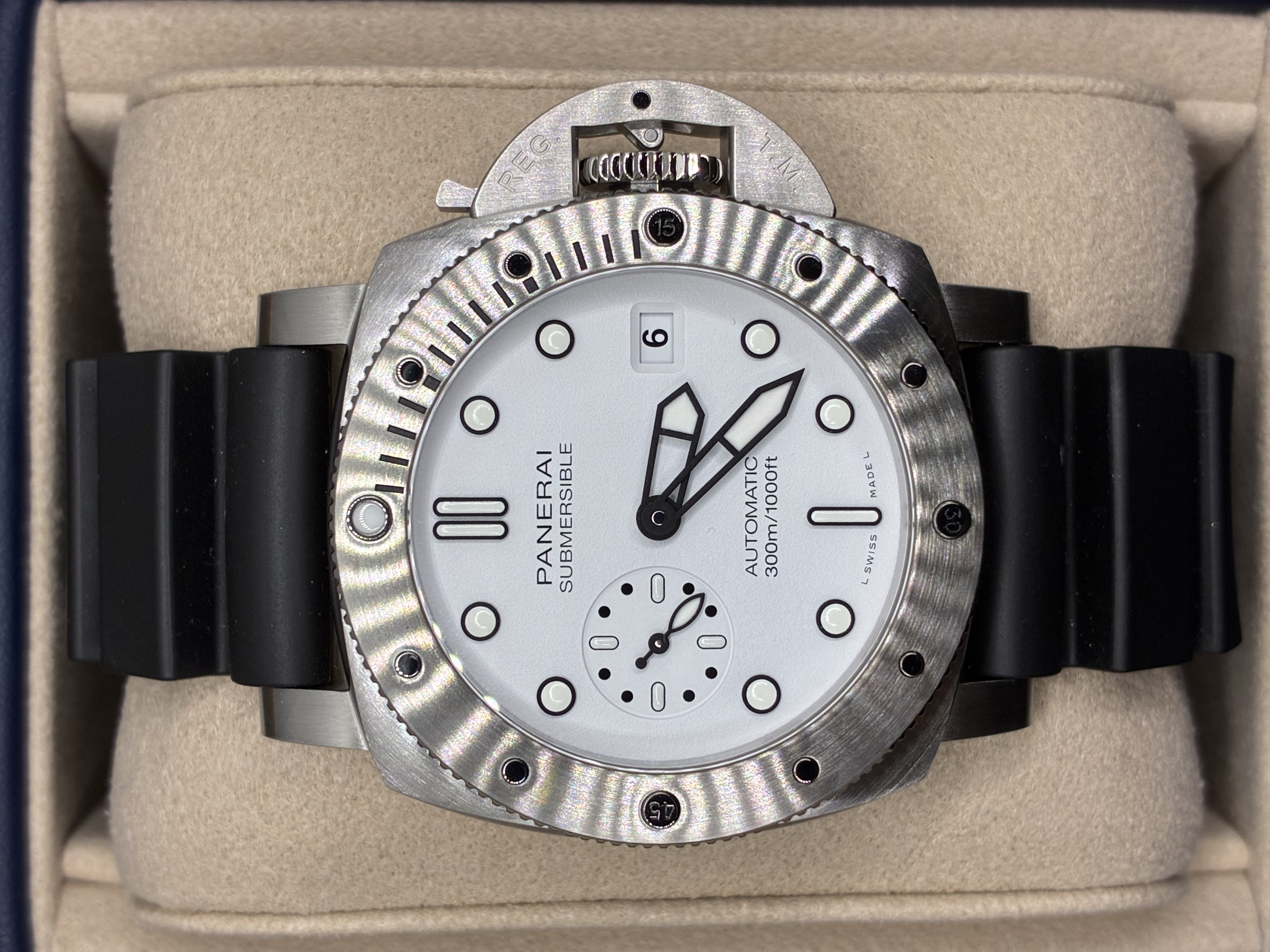 Panerai Submersible Bianco 42mm Pam02223 42mm